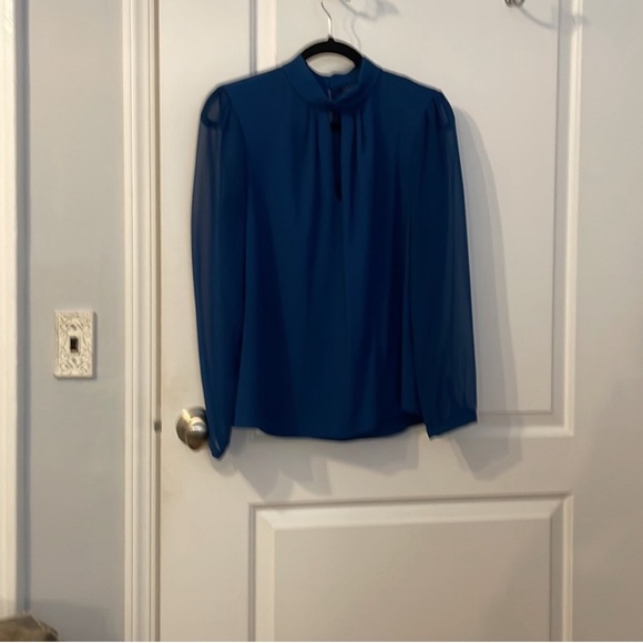 1.STATE Mock-neck Keyhole Top Medium/ Blue semi-sheer sleeves - Picture 3 of 8
